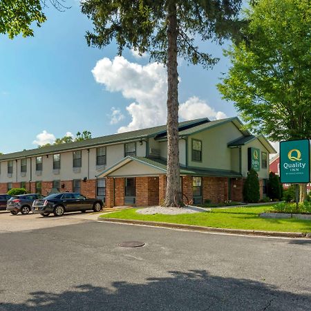 Quality Inn Lee Zewnętrze zdjęcie